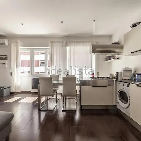 Bright Nest Near Trastevere! Apartment Rome